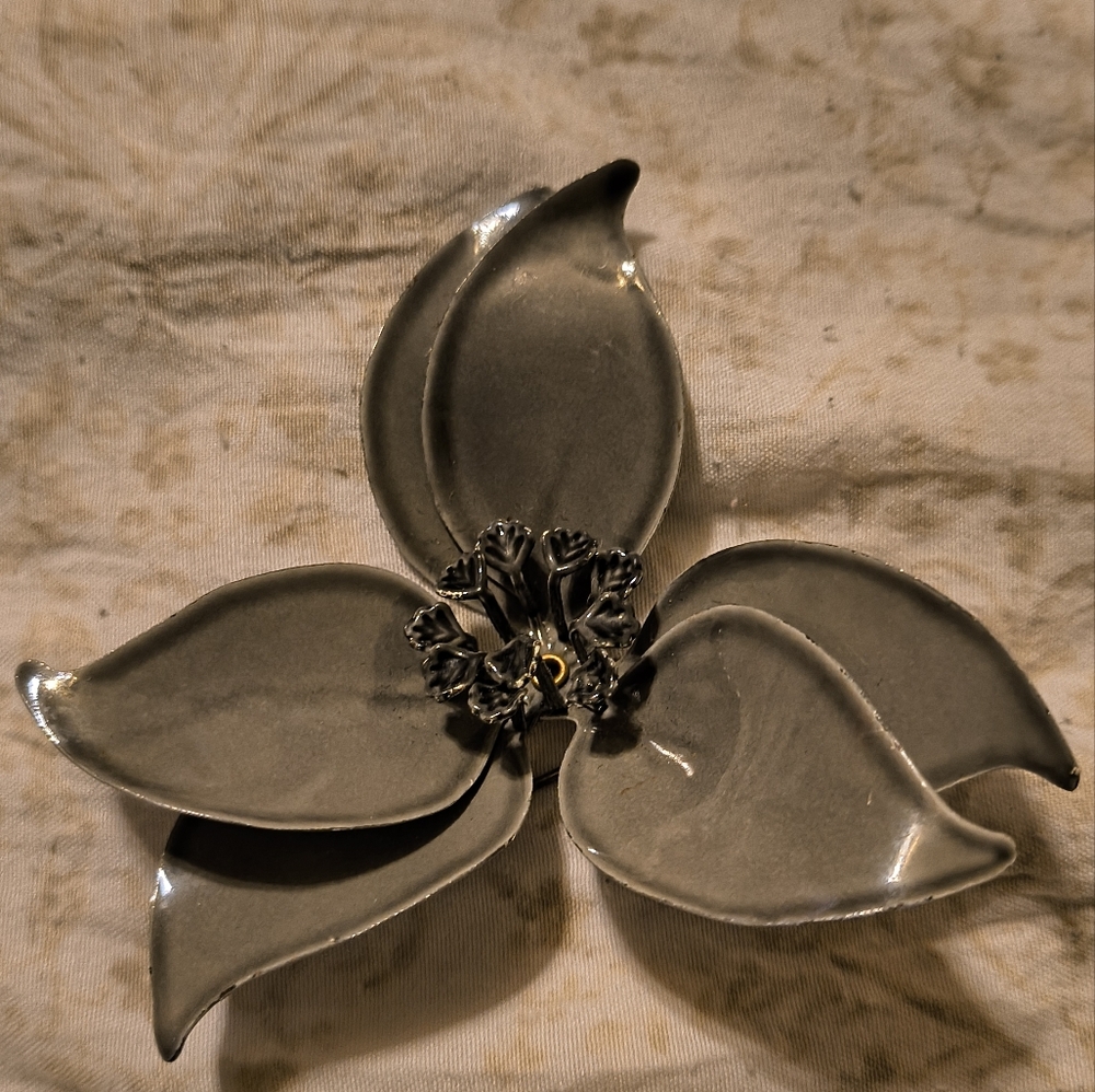 Elegant Silver Floral Brooch